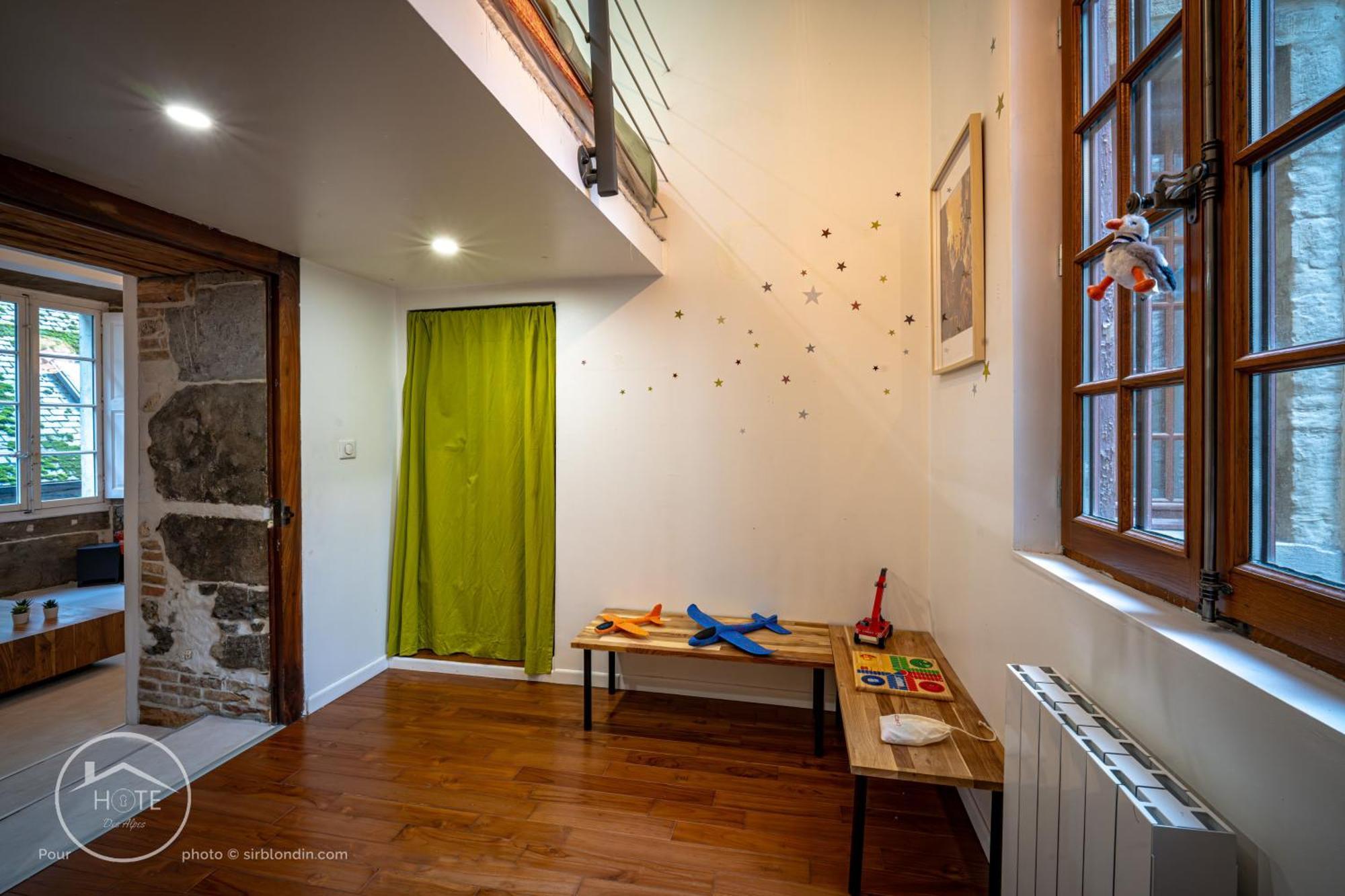 L'ecrin De Chambery, Coeur De Centre Ville, Calme Et Espace Apartment
